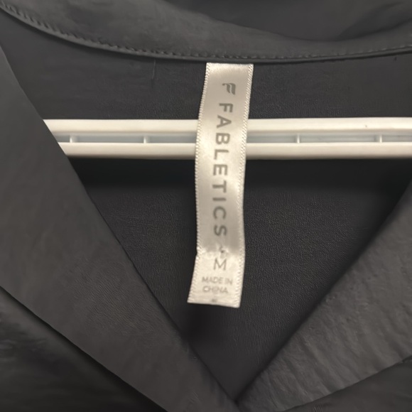 Fabletics silk button up top - Picture 3 of 3